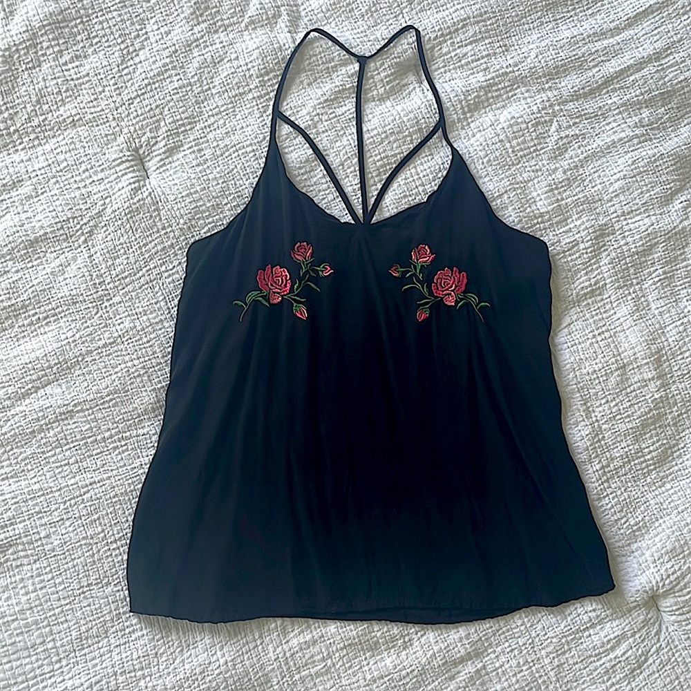 Black spaghettis strings with red flowers